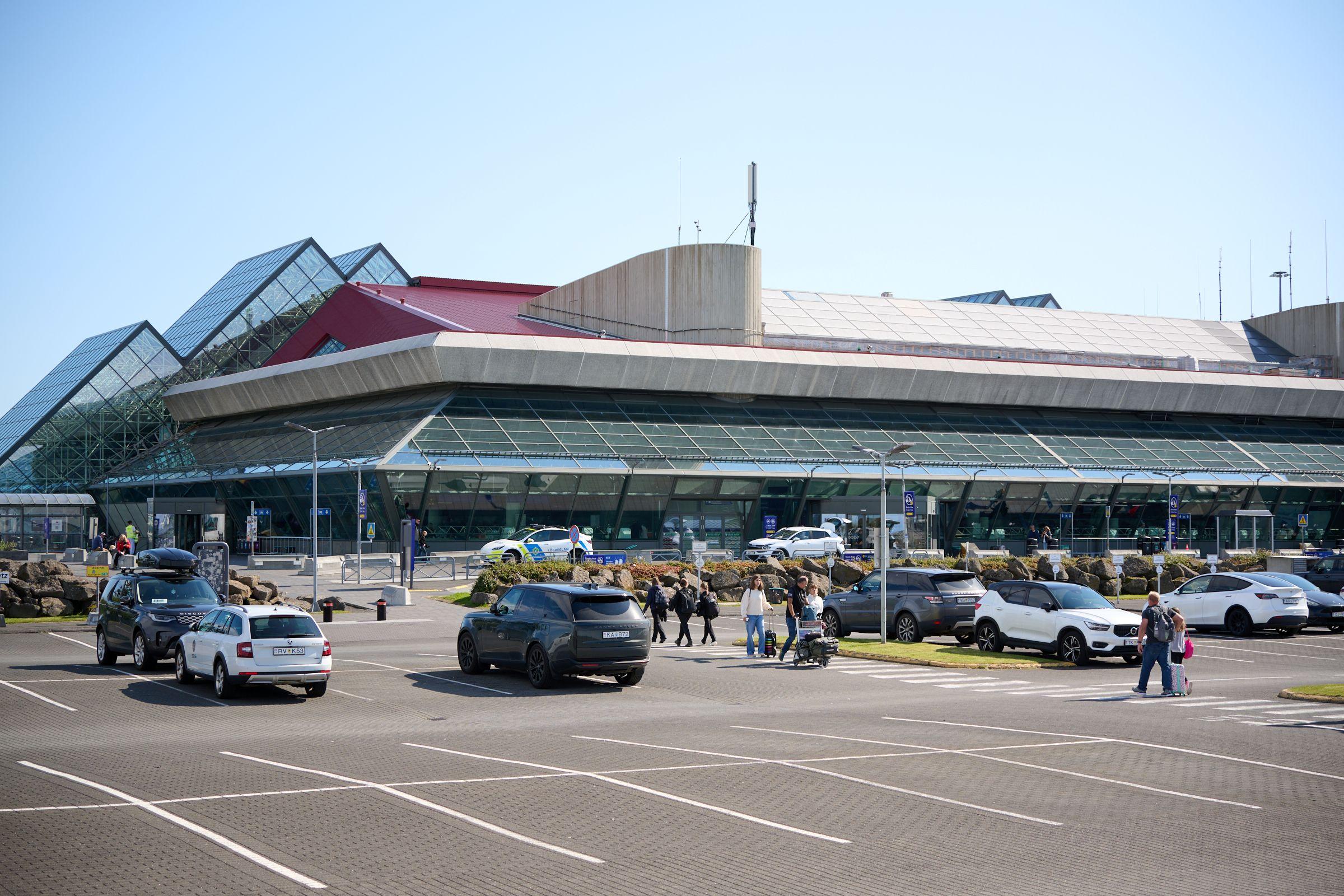 Keflavik airport transfer to Reykjavik iceland
